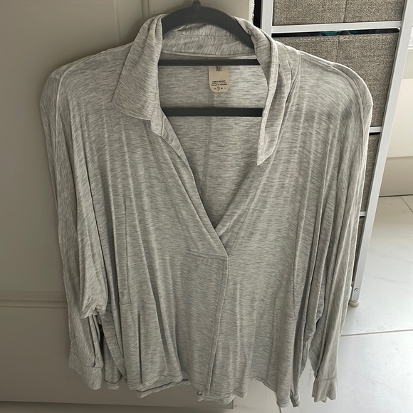 NWOT Free People Small Long Sleeved Soft Grey Top. 🌚 - Picture 1 of 3